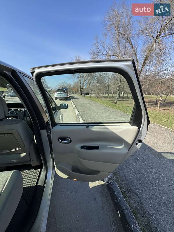 Мінівен Renault Scenic 2006 в Івано-Франківську