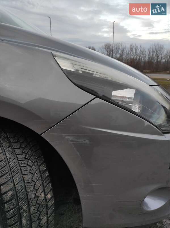 Минивэн Renault Scenic 2011 в Бурштыне