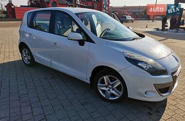 Минивэн Renault Scenic 2011 в 