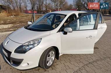 Минивэн Renault Scenic 2011 в 