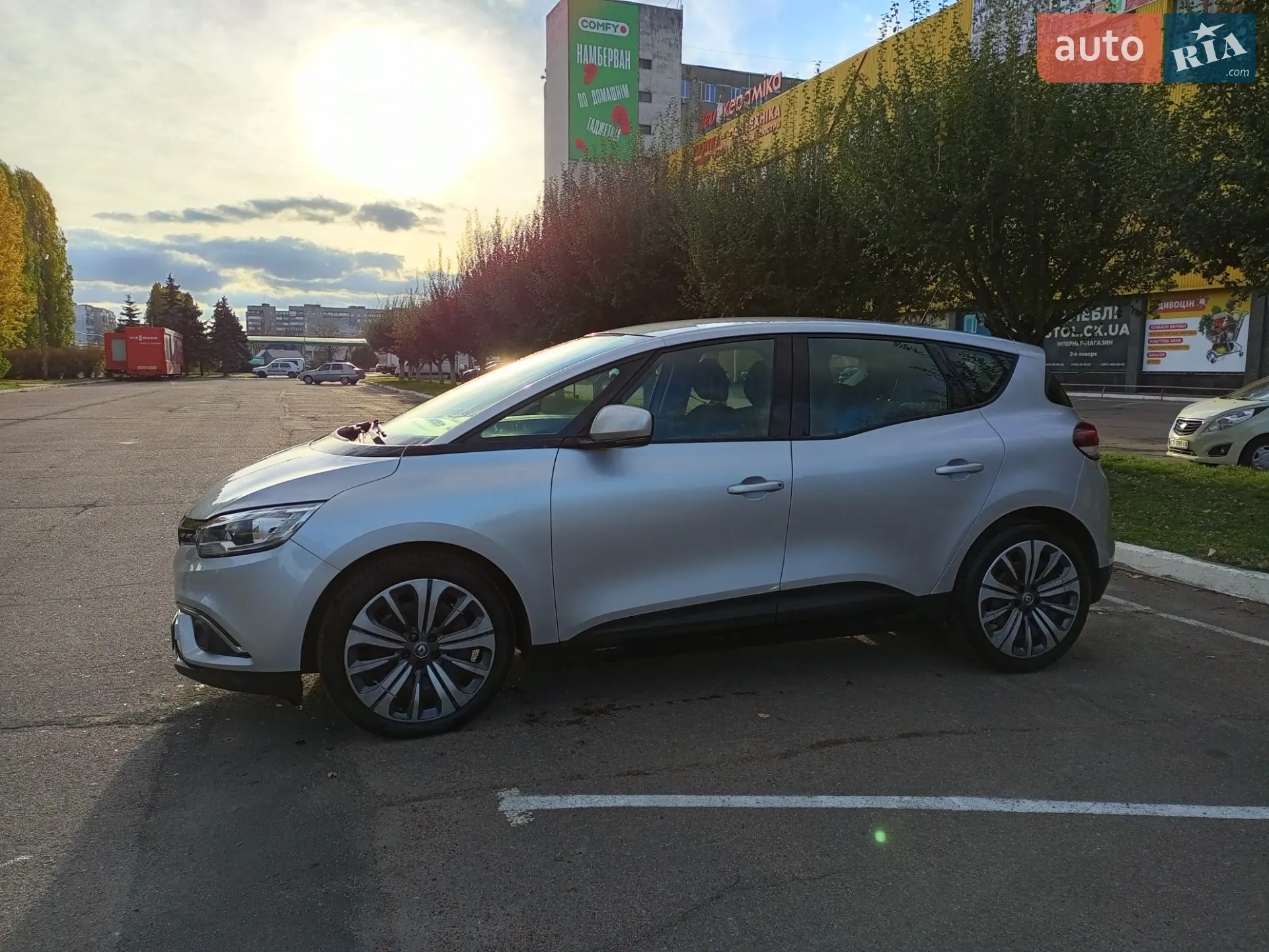 2017 Renault Scenic - мініатюра 2