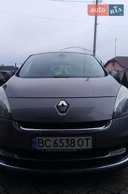 Минивэн Renault Scenic 2012 в 