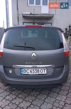 Минивэн Renault Scenic 2012 в 