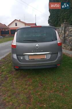 Минивэн Renault Scenic 2012 в 