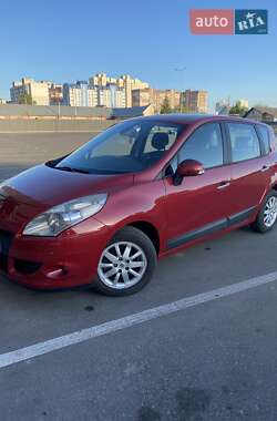 Минивэн Renault Scenic 2009 в 