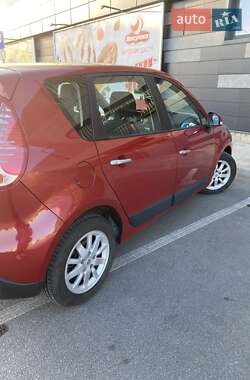 Минивэн Renault Scenic 2009 в 