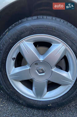Минивэн Renault Scenic 2004 в 