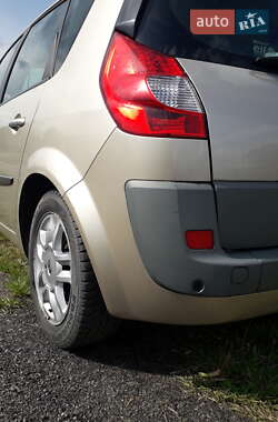 Минивэн Renault Scenic 2009 в 