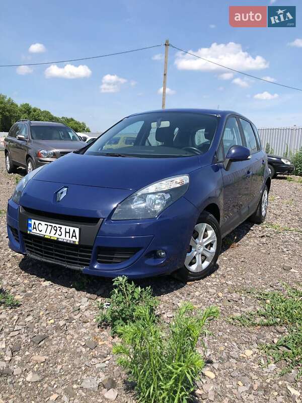 Минивэн Renault Scenic 2011 в 