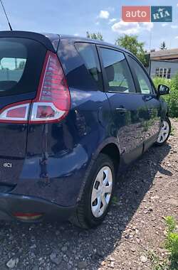 Минивэн Renault Scenic 2011 в 