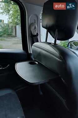 Минивэн Renault Scenic 2013 в 