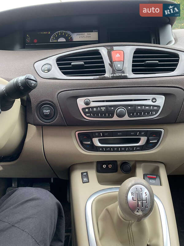 Мінівен Renault Scenic 2011 в Нововолинську