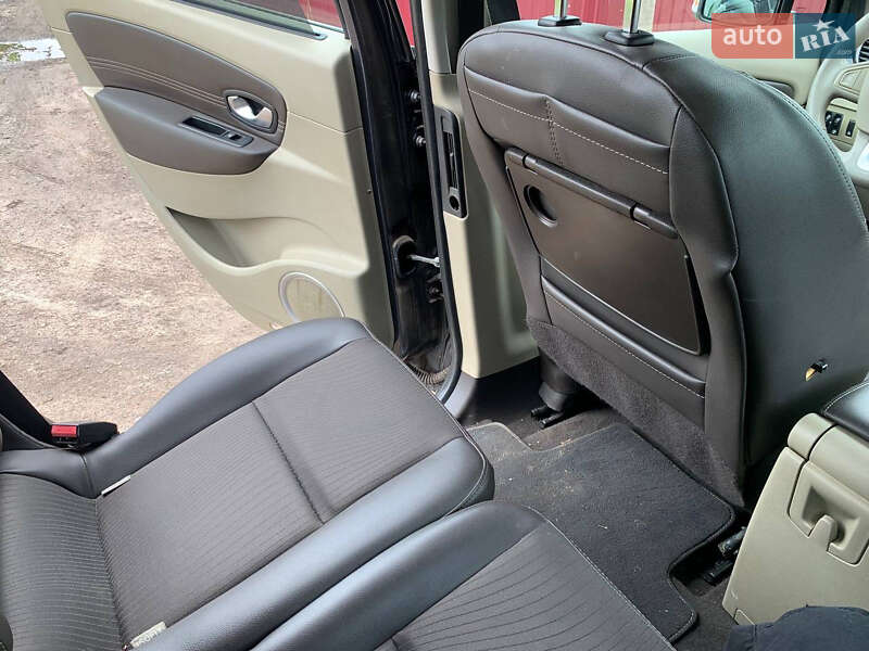 Мінівен Renault Scenic 2011 в Нововолинську