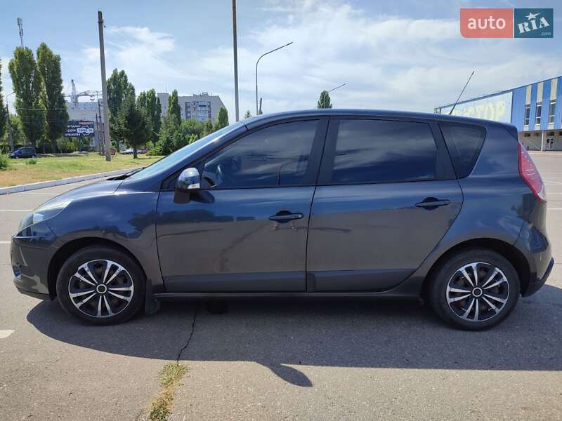 Минивэн Renault Scenic 2009 в Кременчуге