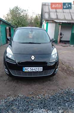 Минивэн Renault Scenic 2011 в 