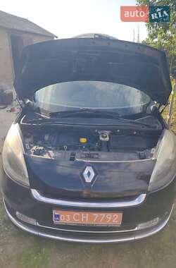 Минивэн Renault Scenic 2012 в 