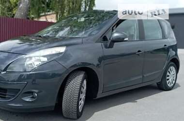 Минивэн Renault Scenic 2010 в 