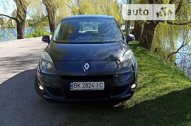 Минивэн Renault Scenic 2010 в 