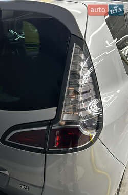 Минивэн Renault Scenic 2013 в 