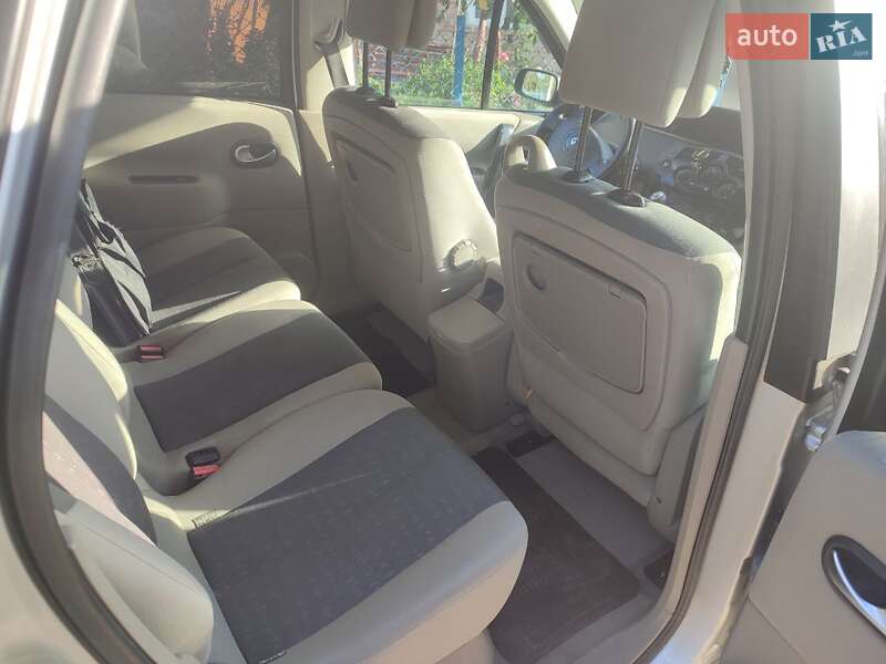Минивэн Renault Scenic 2004 в Дубно