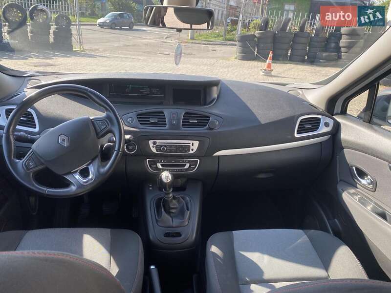 Минивэн Renault Scenic 2014 в Киеве