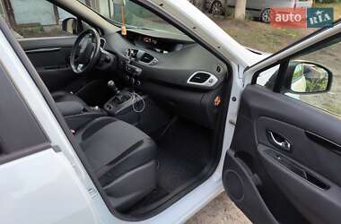 Минивэн Renault Scenic 2012 в 