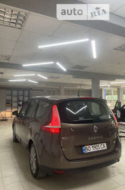 Минивэн Renault Scenic 2010 в 