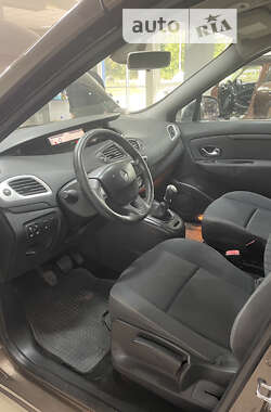 Минивэн Renault Scenic 2010 в 