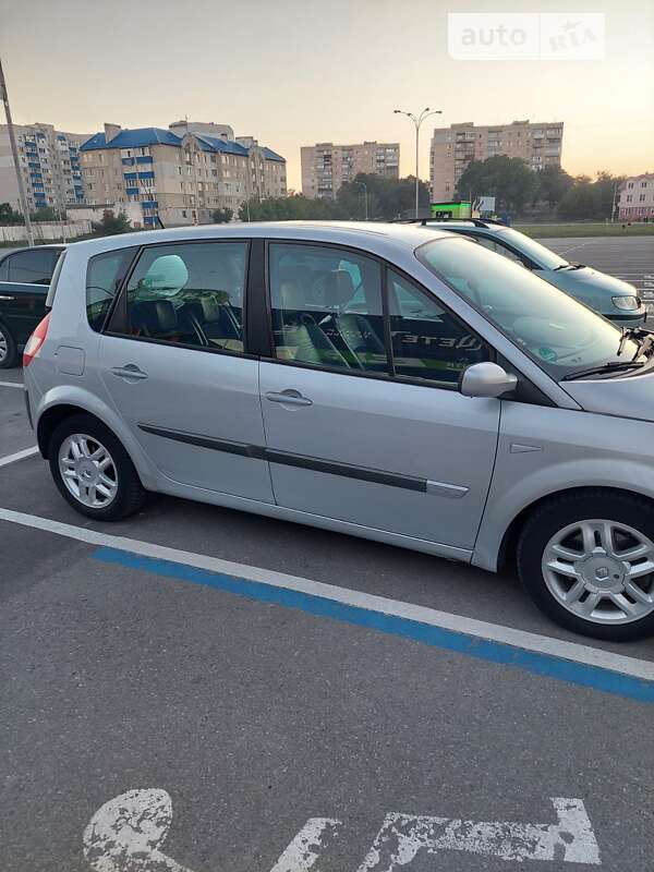 Минивэн Renault Scenic 2005 в 