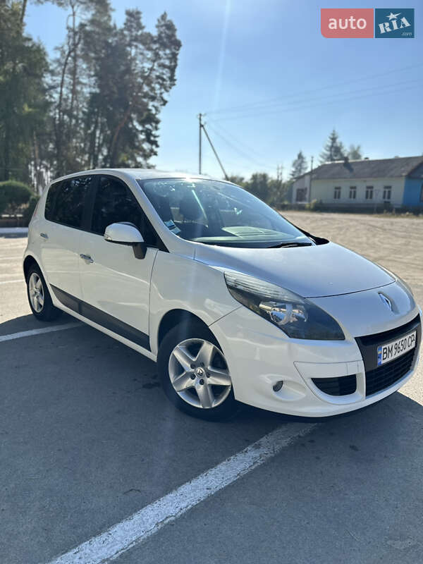 Минивэн Renault Scenic 2011 в 