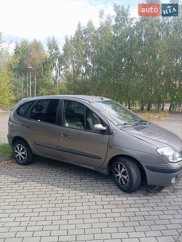 Минивэн Renault Scenic 2001 в 