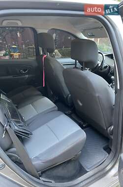 Минивэн Renault Scenic 2013 в 