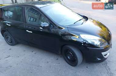 Минивэн Renault Scenic 2011 в 