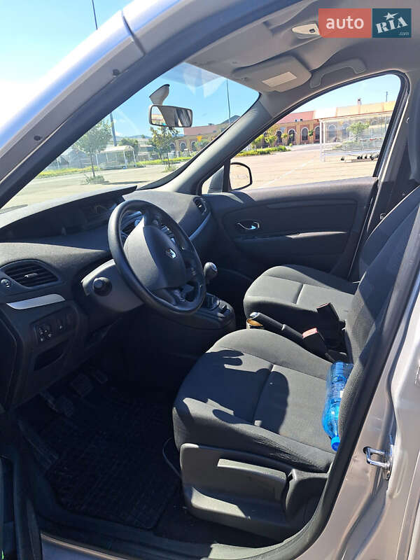 Минивэн Renault Scenic 2013 в Каменском