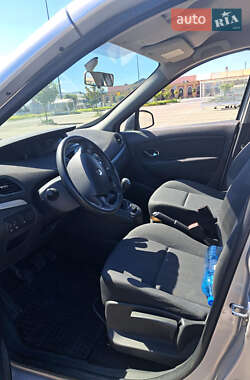 Минивэн Renault Scenic 2013 в 