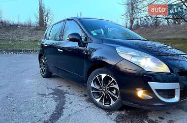 Минивэн Renault Scenic 2010 в 