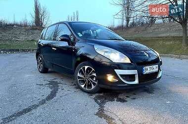 Минивэн Renault Scenic 2010 в 