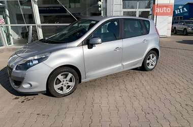 Мінівен Renault Scenic 2011 в Чернівцях