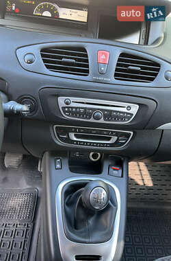 Минивэн Renault Scenic 2011 в 
