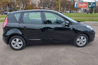 Минивэн Renault Scenic 2011 в 