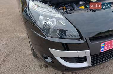 Минивэн Renault Scenic 2011 в 