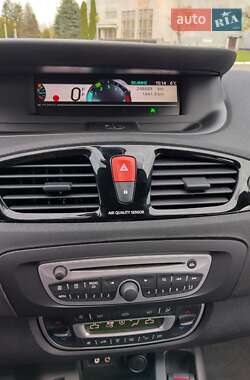 Минивэн Renault Scenic 2011 в 