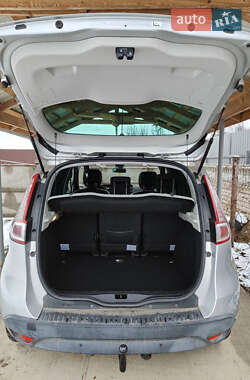 Минивэн Renault Scenic 2011 в 