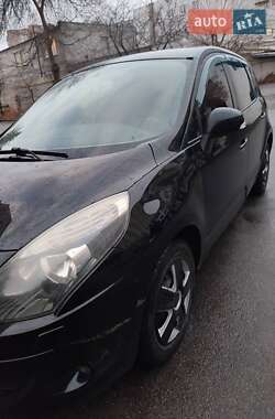 Мінівен Renault Scenic 2011 в 