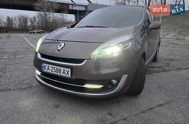 Минивэн Renault Scenic 2012 в 