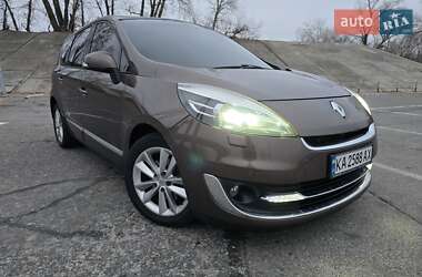 Минивэн Renault Scenic 2012 в 