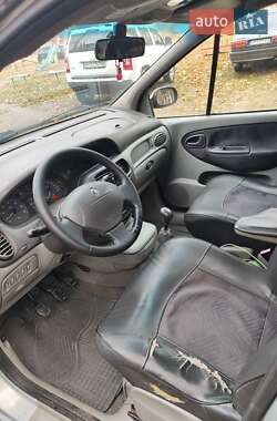 Мінівен Renault Scenic 2001 в Чернівцях