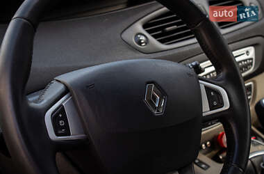 Минивэн Renault Scenic 2011 в 