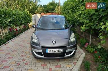 Минивэн Renault Scenic 2009 в 