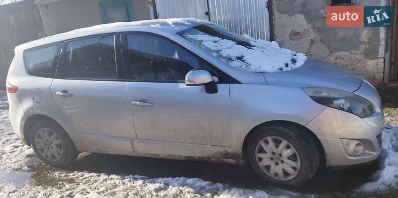 Минивэн Renault Scenic 2010 в 
